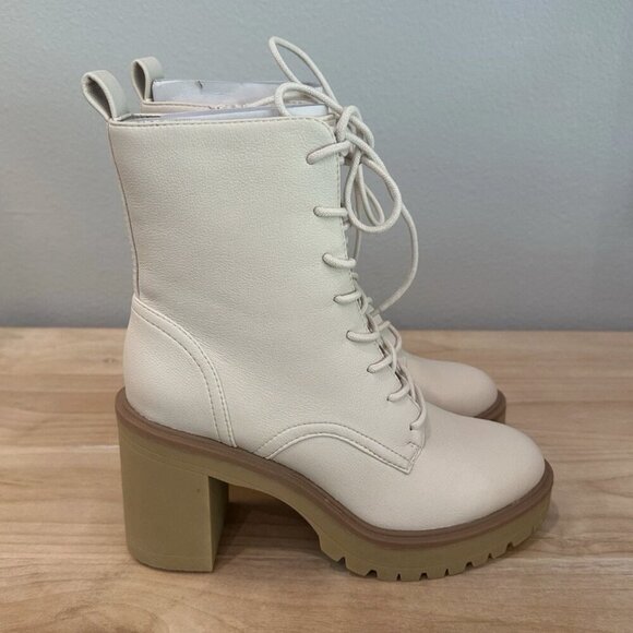 DV Dolce Vita Women's 7.5 Jaycob Combat Heel Platform Boot Ankle Calf Bootie - Picture 3 of 6